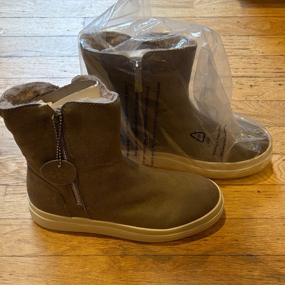 J/Slides NYC Boots w/faux fur NWT